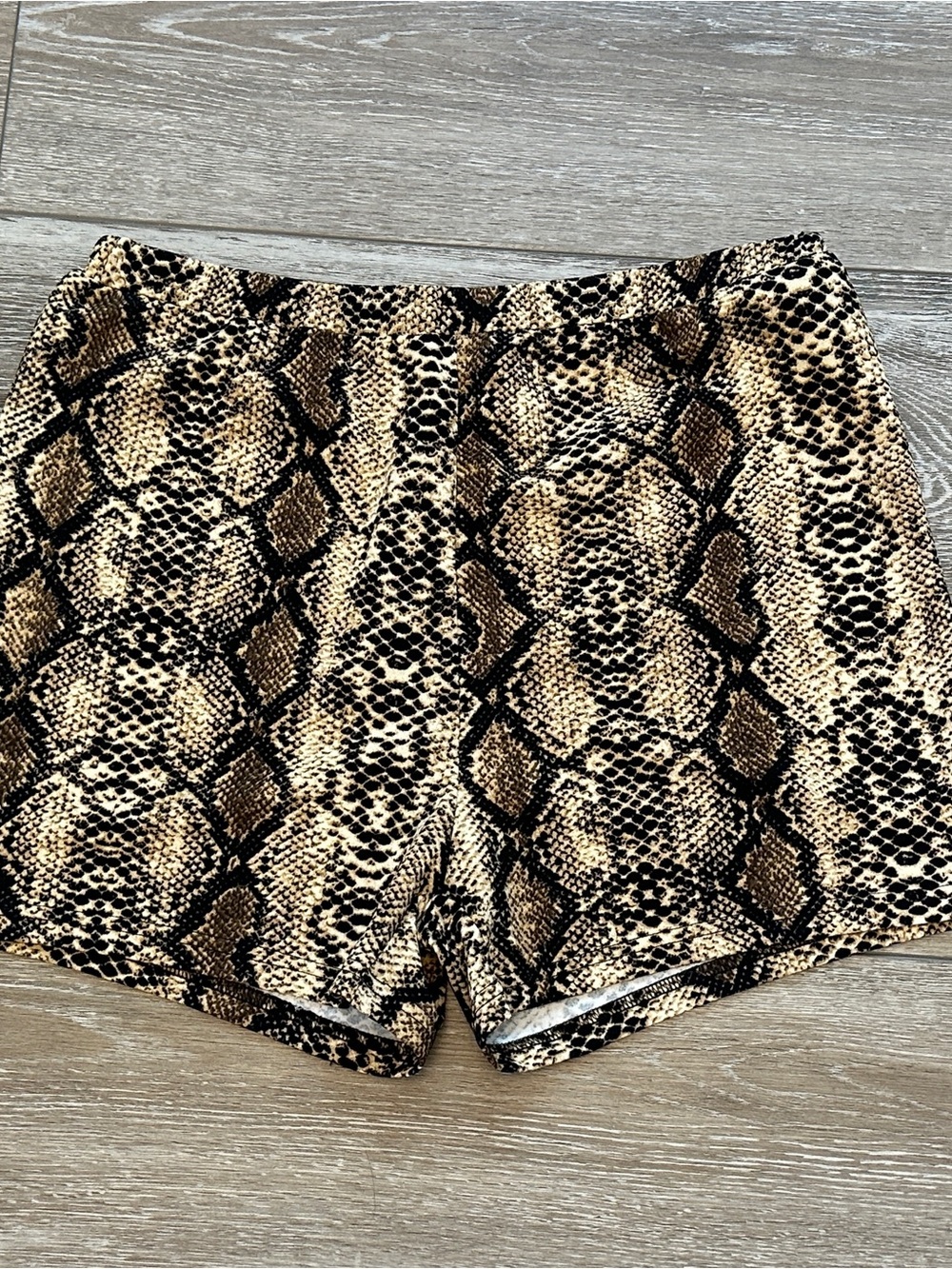 Shein SZ XL Snakeskin Print Pull On Shorts Adorable!